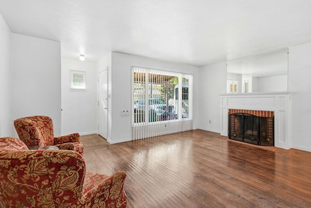 617 45th St, Sacramento, CA 95819