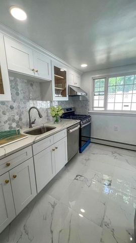 4 Lake St, Braintree, MA 02184