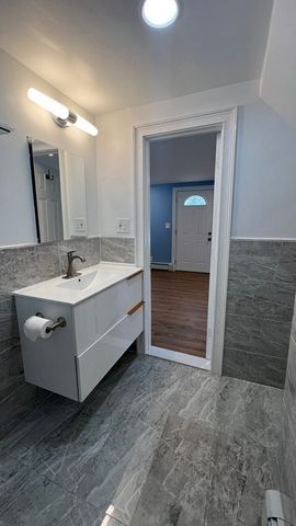 4 Lake St, Braintree, MA 02184