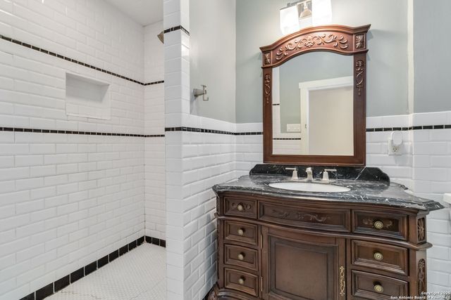 211 lindell, San Antonio, TX 78212