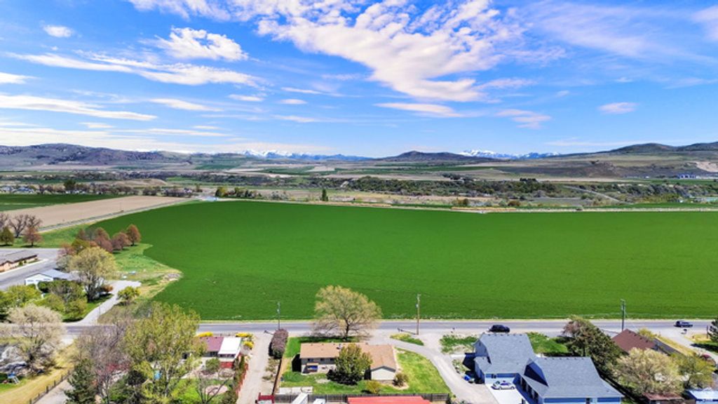 Image 32 of property listing at 15495 N 4400 W, Garland, UT 84312
