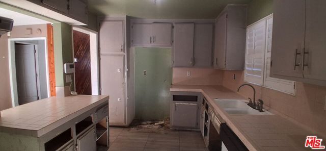 6581 Lemon Avenue, Long Beach, CA 90805