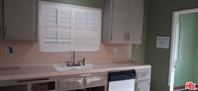 6581 Lemon Avenue, Long Beach, CA 90805
