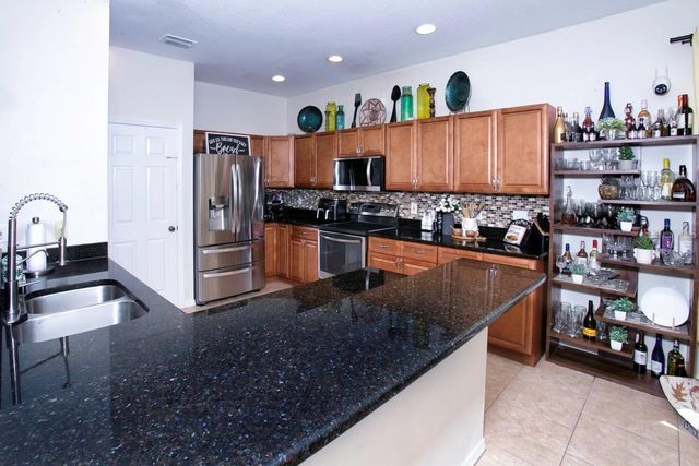 208 36TH STREET NE, Bradenton, FL 34208