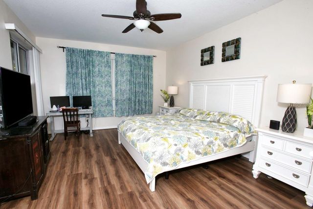 208 36TH STREET NE, Bradenton, FL 34208