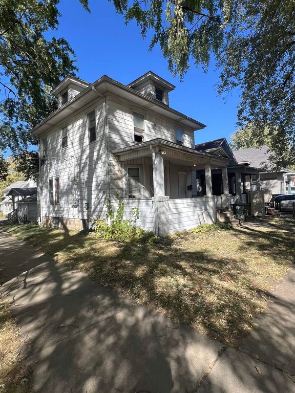 832 W 1st, Waterloo, IA 50701