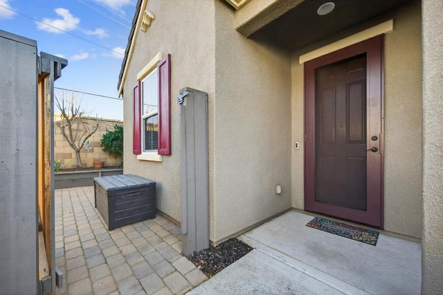 9763 Dartwell Way, Sacramento, CA 95829