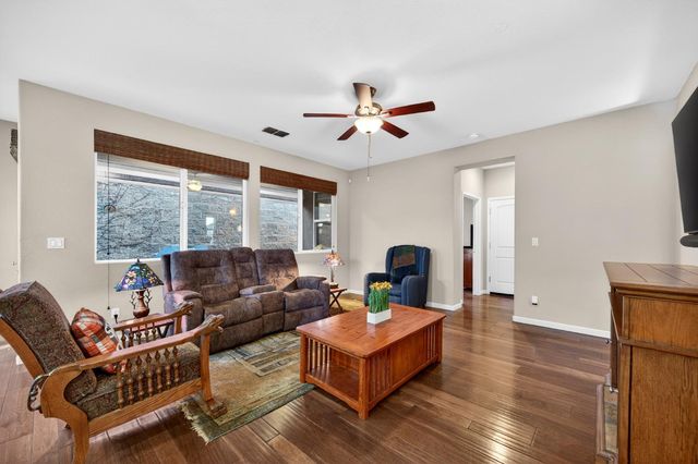 9763 Dartwell Way, Sacramento, CA 95829