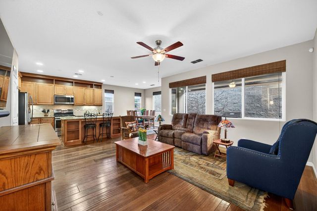 9763 Dartwell Way, Sacramento, CA 95829