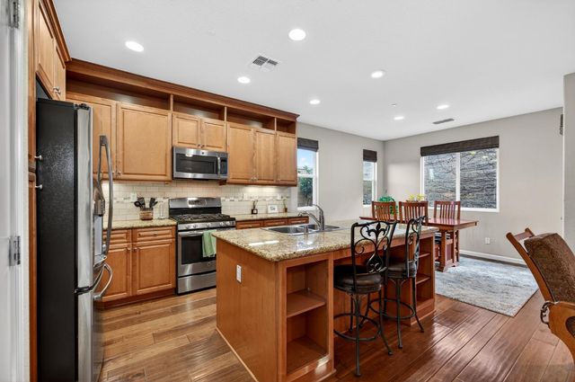 9763 Dartwell Way, Sacramento, CA 95829