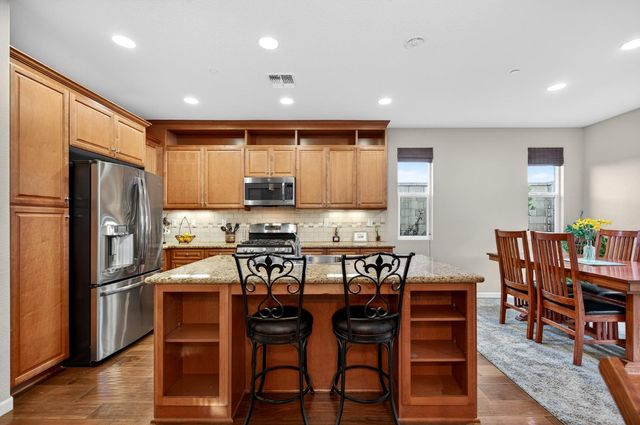 9763 Dartwell Way, Sacramento, CA 95829