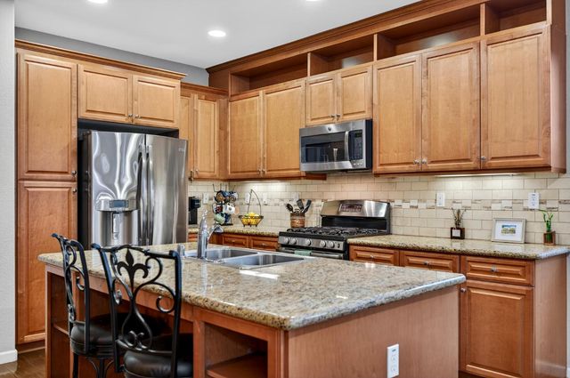 9763 Dartwell Way, Sacramento, CA 95829