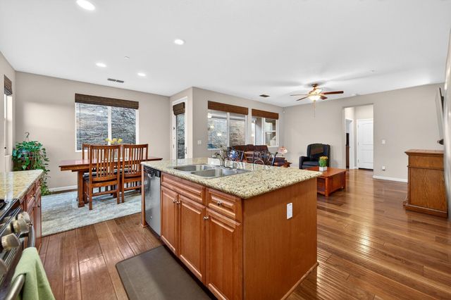 9763 Dartwell Way, Sacramento, CA 95829