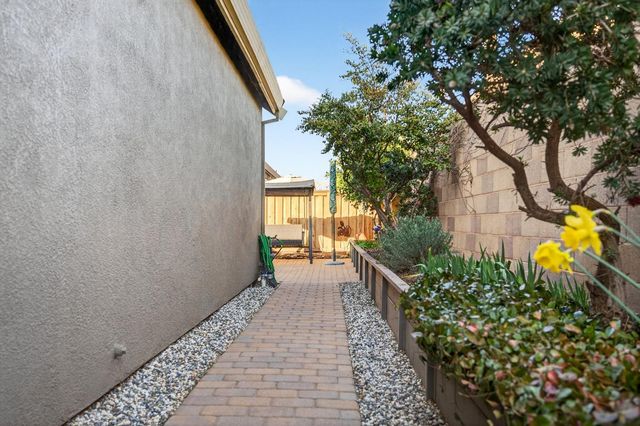 9763 Dartwell Way, Sacramento, CA 95829