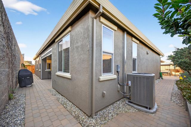 9763 Dartwell Way, Sacramento, CA 95829