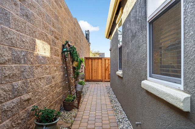 9763 Dartwell Way, Sacramento, CA 95829