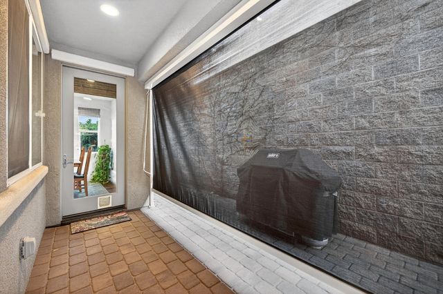 9763 Dartwell Way, Sacramento, CA 95829