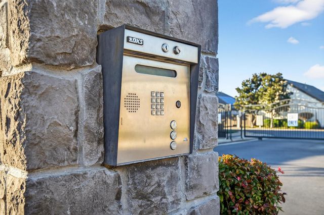 9763 Dartwell Way, Sacramento, CA 95829