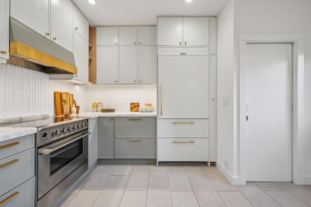 390 50th St, Oakland, CA 94609