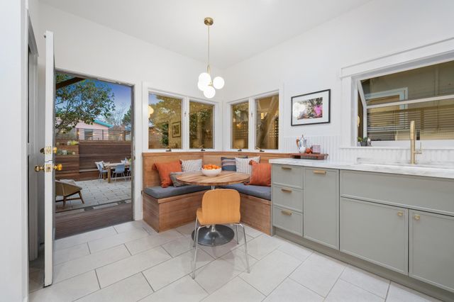 390 50th St, Oakland, CA 94609