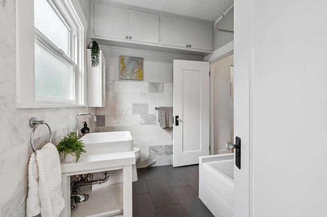 390 50th St, Oakland, CA 94609