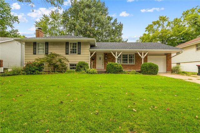 212 SW Craigmont Drive, Lee's Summit, MO 66081
