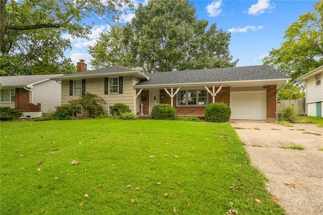 212 SW Craigmont Drive, Lee's Summit, MO 66081