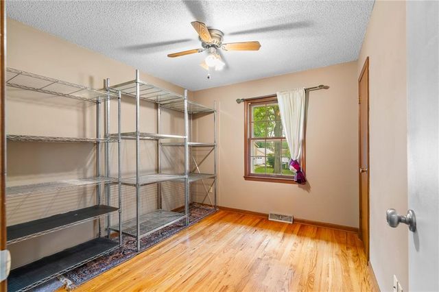 212 SW Craigmont Drive, Lee's Summit, MO 66081