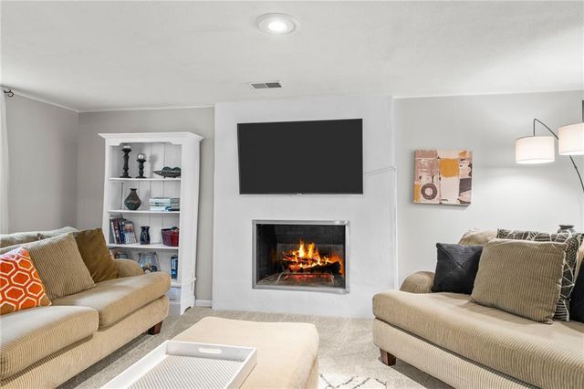 212 SW Craigmont Drive, Lee's Summit, MO 66081