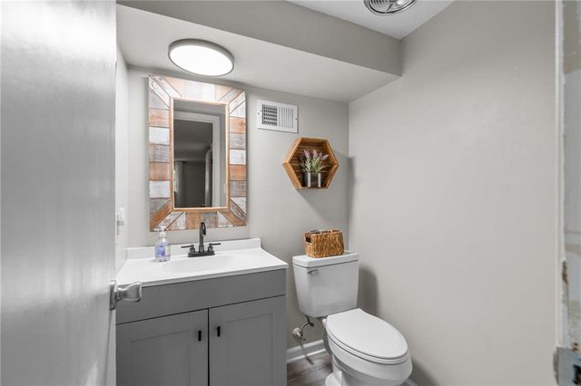212 SW Craigmont Drive, Lee's Summit, MO 66081