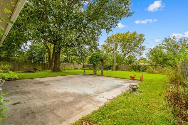212 SW Craigmont Drive, Lee's Summit, MO 66081