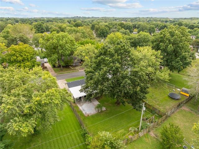 212 SW Craigmont Drive, Lee's Summit, MO 66081