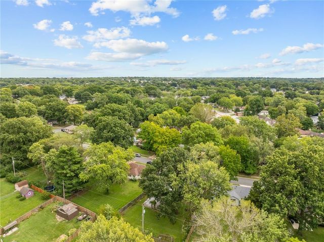 212 SW Craigmont Drive, Lee's Summit, MO 66081