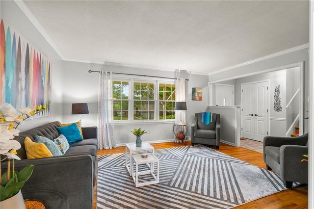 212 SW Craigmont Drive, Lee's Summit, MO 66081
