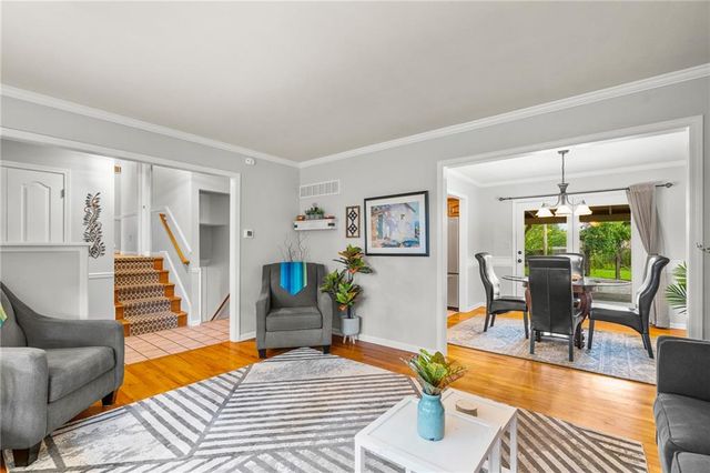 212 SW Craigmont Drive, Lee's Summit, MO 66081