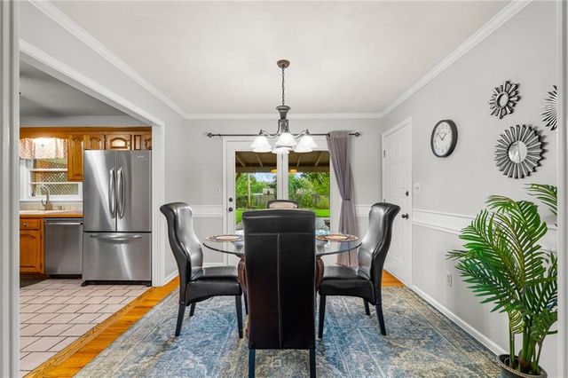 212 SW Craigmont Drive, Lee's Summit, MO 66081