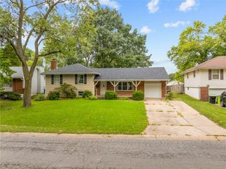 212 SW Craigmont Drive, Lee's Summit, MO 66081