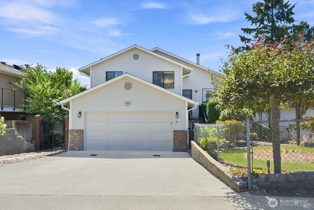 1011 N 28th Place, Renton, WA 98056