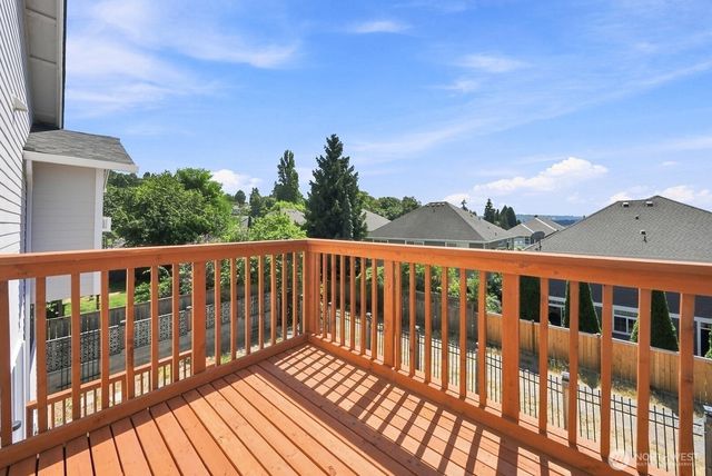 1011 N 28th Place, Renton, WA 98056