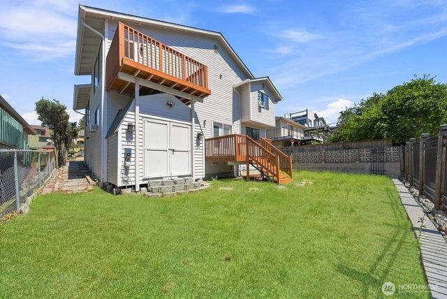 1011 N 28th Place, Renton, WA 98056