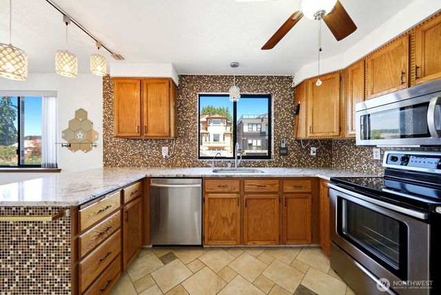 1011 N 28th Place, Renton, WA 98056
