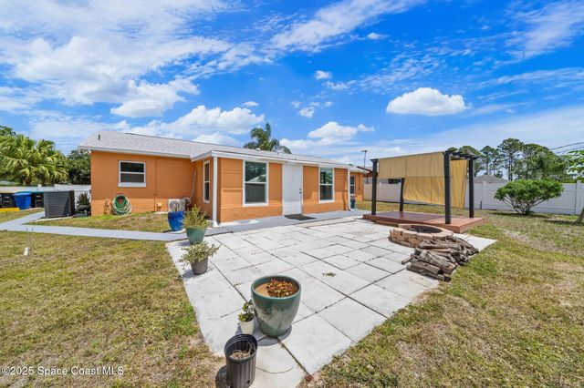 502 Black Horse Street SE, Palm Bay, FL 32909