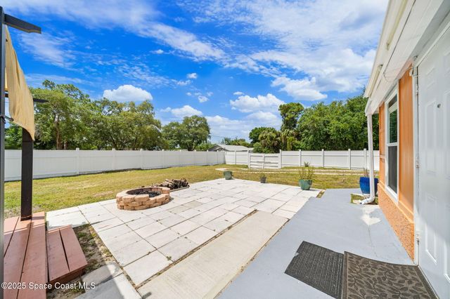 502 Black Horse Street SE, Palm Bay, FL 32909