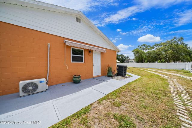 502 Black Horse Street SE, Palm Bay, FL 32909