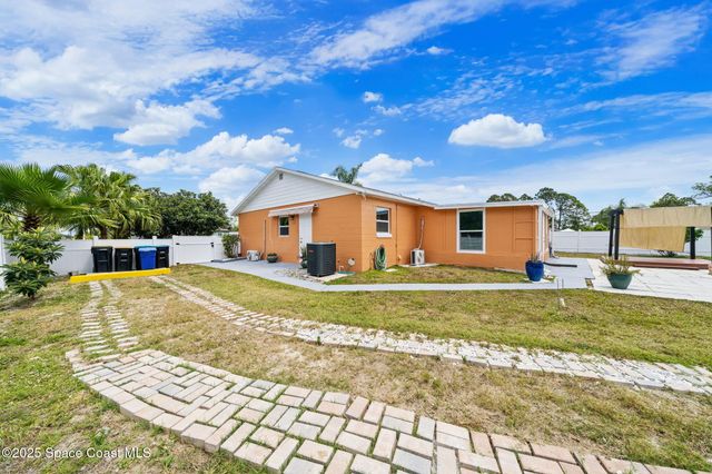 502 Black Horse Street SE, Palm Bay, FL 32909
