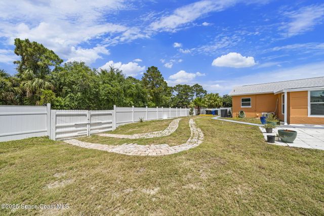 502 Black Horse Street SE, Palm Bay, FL 32909