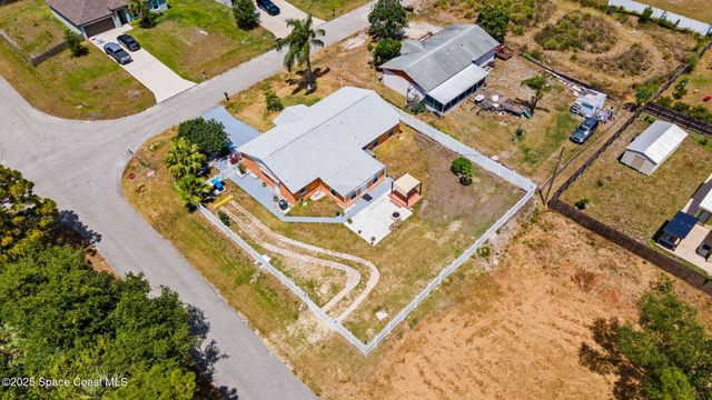 502 Black Horse Street SE, Palm Bay, FL 32909