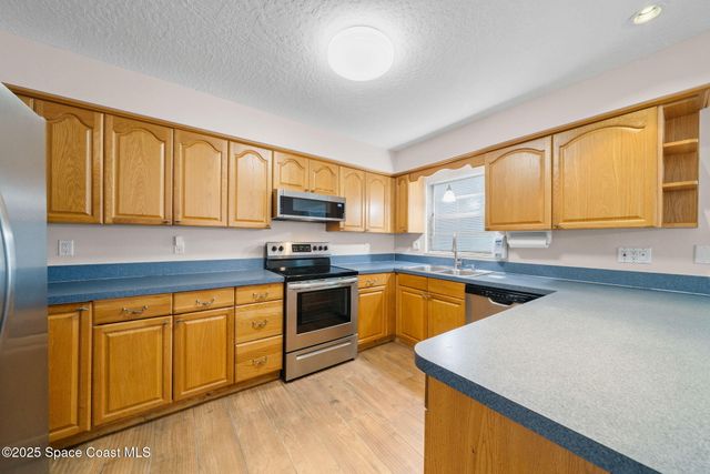 502 Black Horse Street SE, Palm Bay, FL 32909