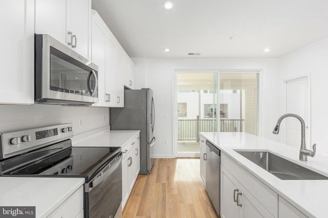 2550 NEABSCO COMMON PL, Woodbridge, VA 22191