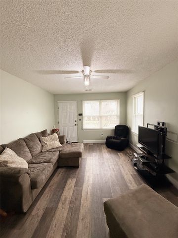 119 E Leland Avenue, Des Moines, IA 50315